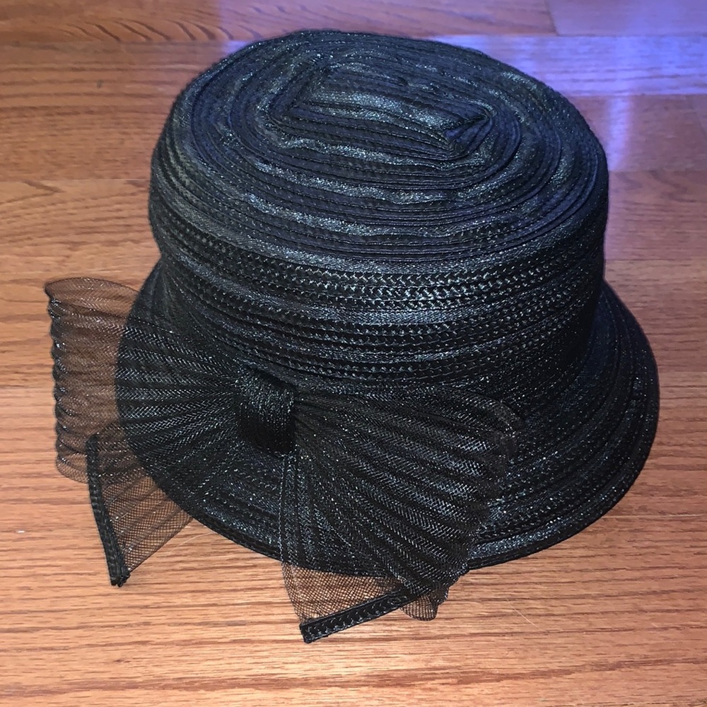Black bucket style hat w/ pretty black ribbon🖤🎀